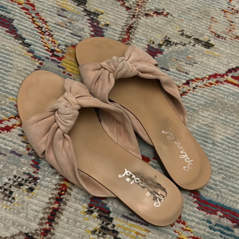 Splendid blush slides , size 9.5